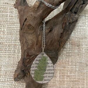 Green Leaf Pendant Necklace